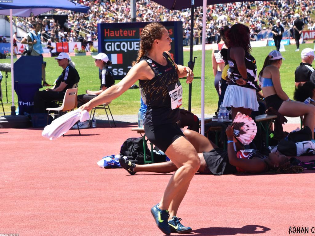 ការពិភាក្សាអំពីជើងឯកនិងភាពចម្រុះក្នុងការប្រកួត