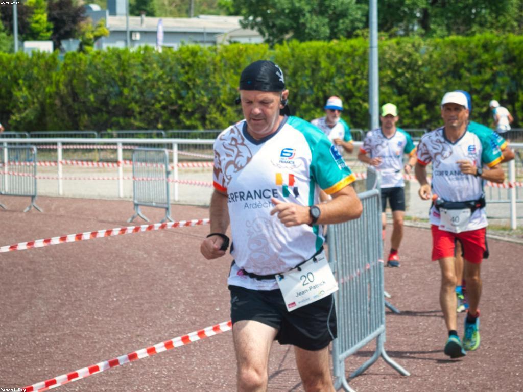 កីឡាករដ៏ល្បីល្បាញ និងសមិទ្ធផលរបស់ពួកគេ