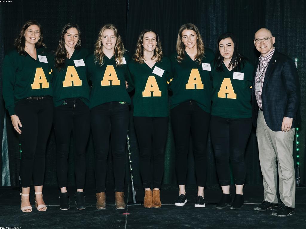 ការពិភាក្សាអំពីជើងឯកនិងភាពចម្រុះក្នុងការប្រកួត